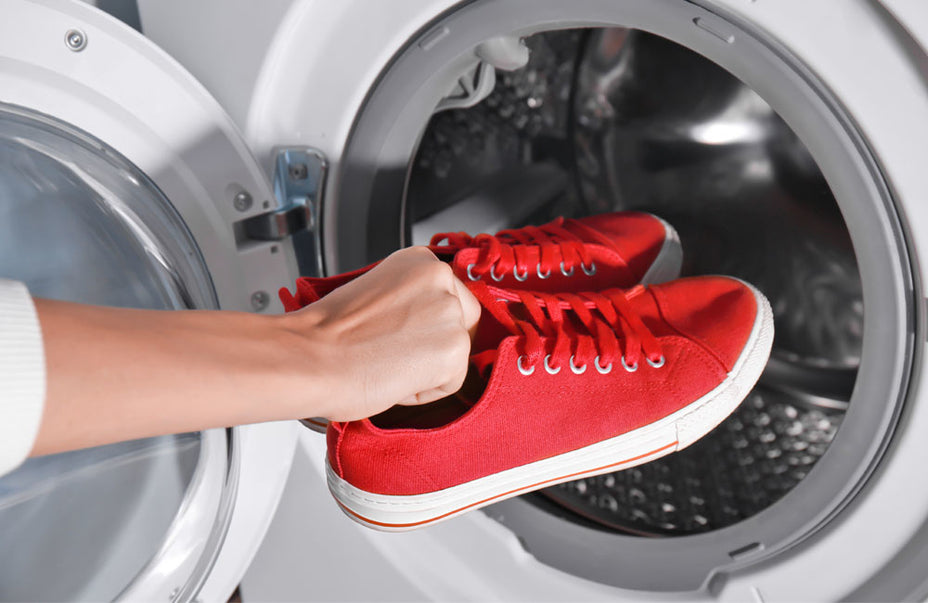 Schoenen in de wasmachine, goed idee?